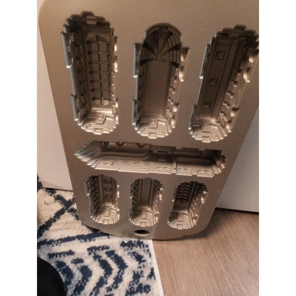 Williams Sonoma Nordic Express Train 6 Cars Cake Cakelet Bakeware Pan Made USA